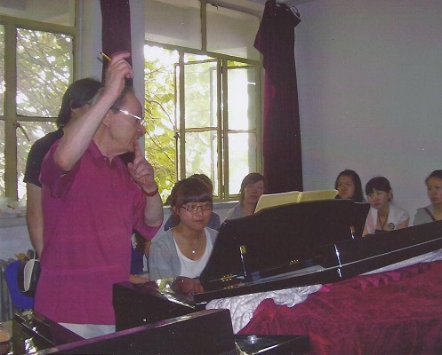 Masterclass Wiplinger - girl on piano